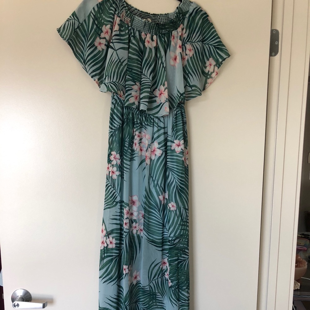 Show me your mumu maxi for vacation or wedding.